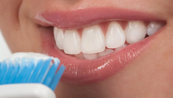 Come Pulire Bene i Denti e Vivere Felici Senza Carie